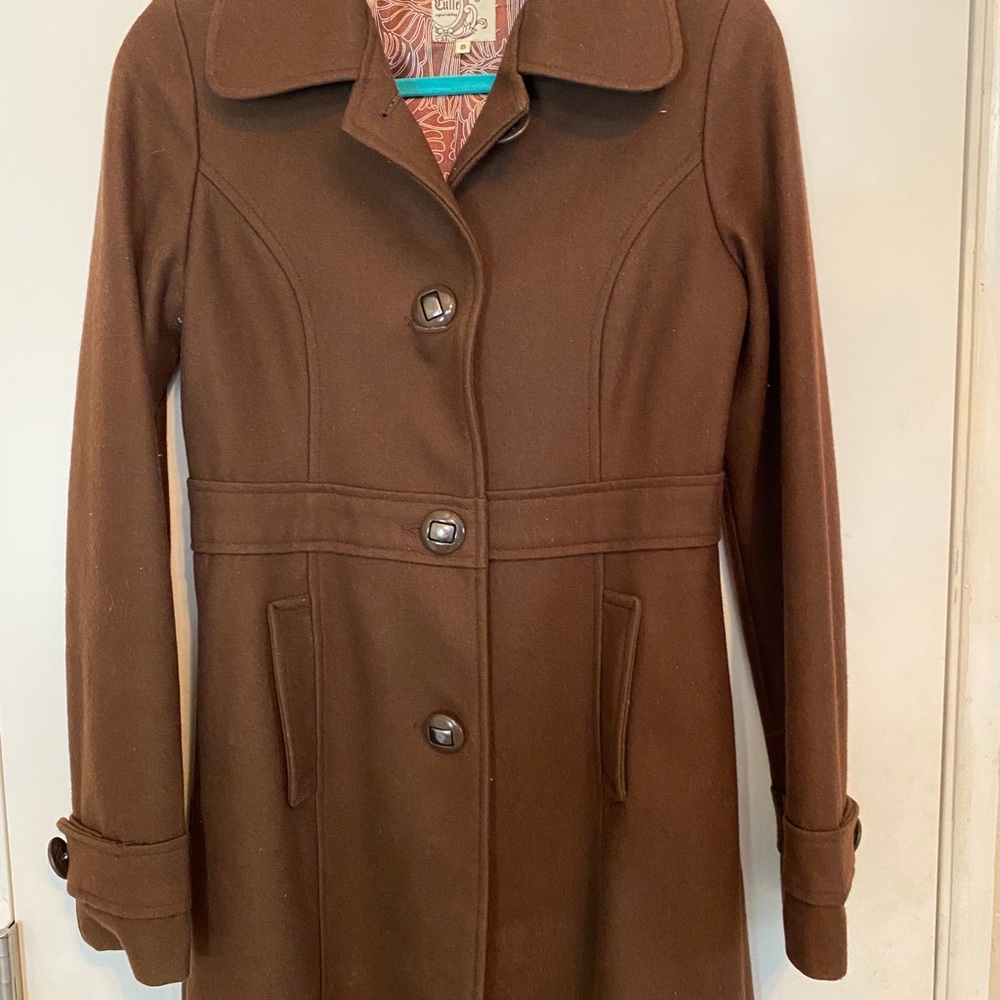Brown wool coat. Tulle brand
